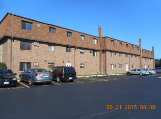 487 McHenry Rd #5, Wheeling, IL 60090
