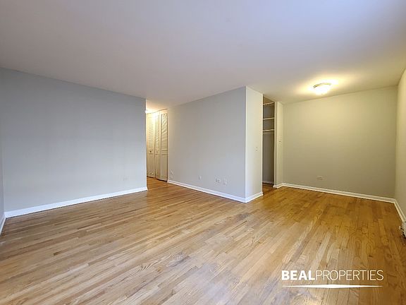 3rd image of 510 W Briar Pl #510410