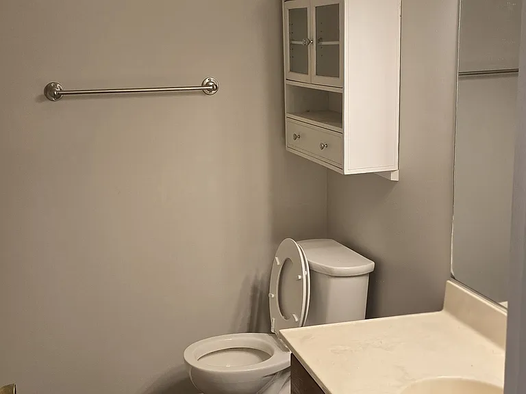 391 S Collins St #E — Photo 4