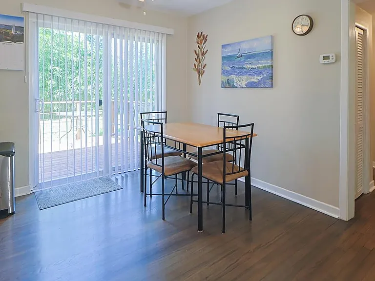10 Barcelona Ave — Photo 12