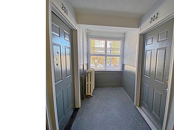 3rd image of 2205 Jones St #201
