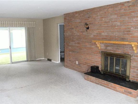 4th image of 227 Zengel Dr
