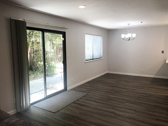 4th image of 1002 Roble Ave #2