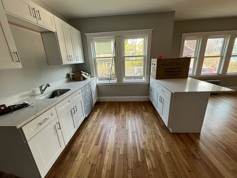 16 Verona St #1R — Photo 4