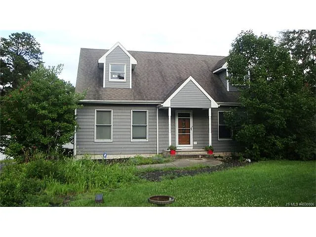 2323 Maple Rd photo 1