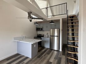 1110 Torrey Pines Rd