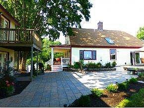 beautiful patio and side deck