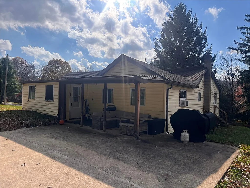 279 Snyder Ln photo 1