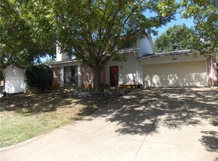 1916 Lost Creek Dr, Arlington, TX 76006