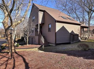 9 Boulder Ridge Rd, Monroe, CT 06468