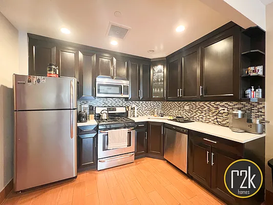 Rented by Realty 2000 Corp | media 18