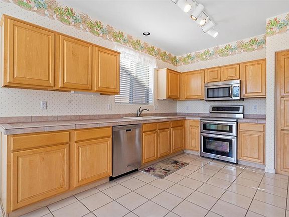 4th image of 15835 N 107th Pl