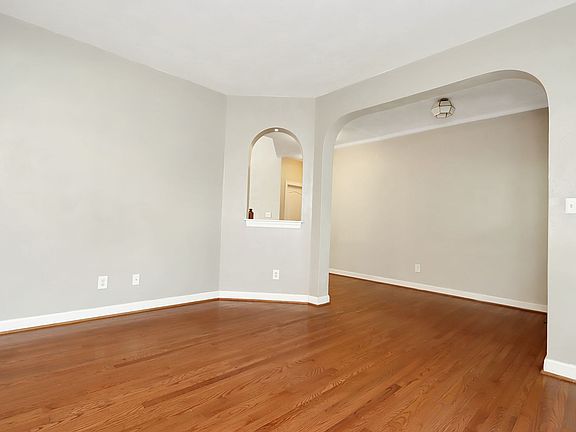 5th image of 131 Elizabeth Harrison Ln