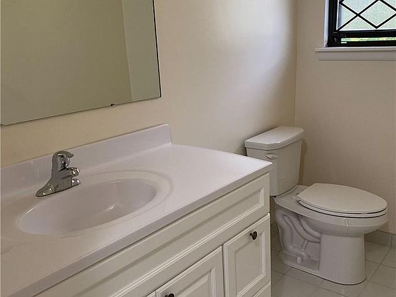 5th image of 238 Park Ln