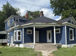 303 E Hickory St, Nevada, MO 64772