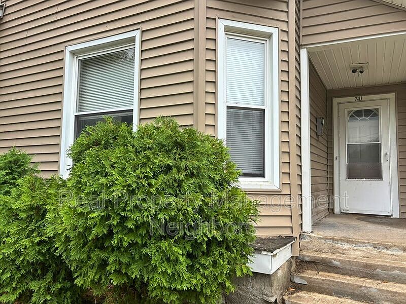 1st image of 741 Fremont Ave NW