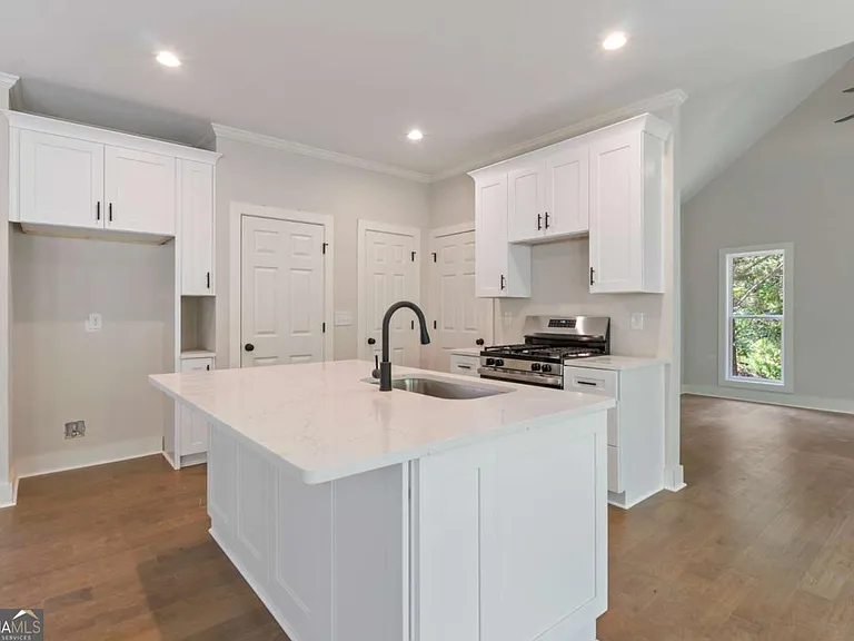 400 Ansley Dr — Photo 11