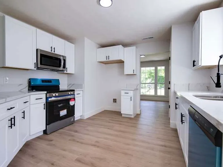 904 Jana Dr — Photo 3