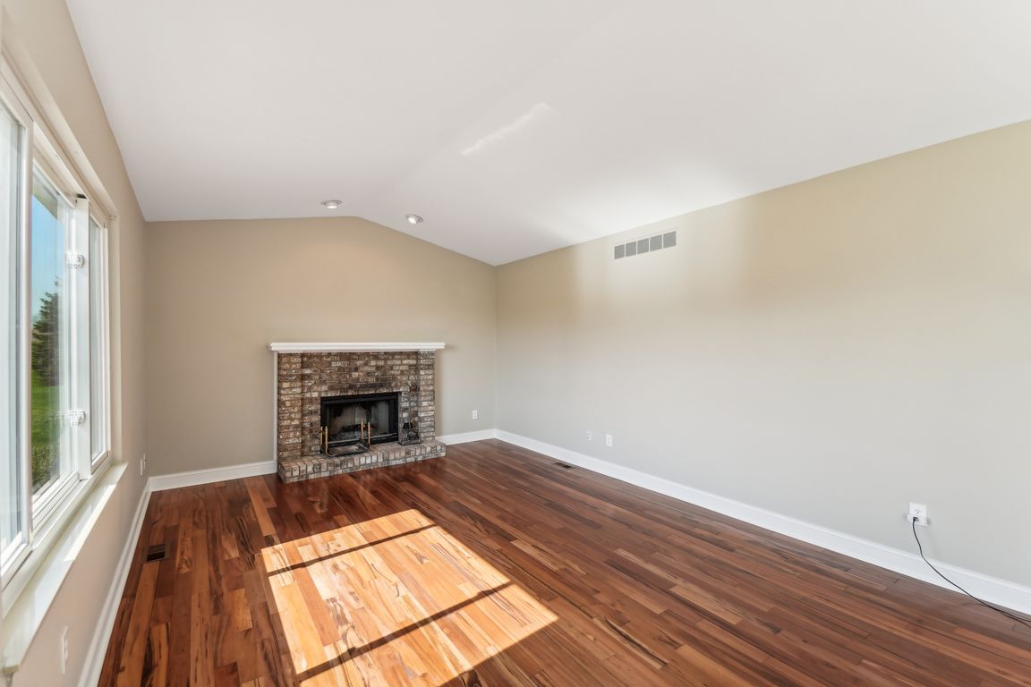 White Pine Ct-2404-004.jpg