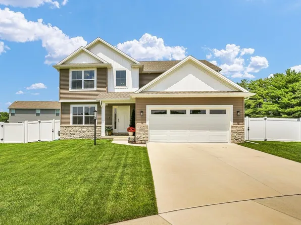 216 Red Bud Dr, Mahomet, IL 61853