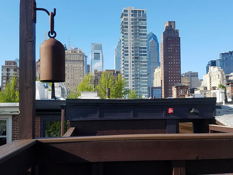 Rooftop deck looking North to Center City skyline.