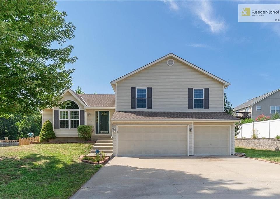 Cul-De-Sac Lot, Fend Backyard, Flat Driveway