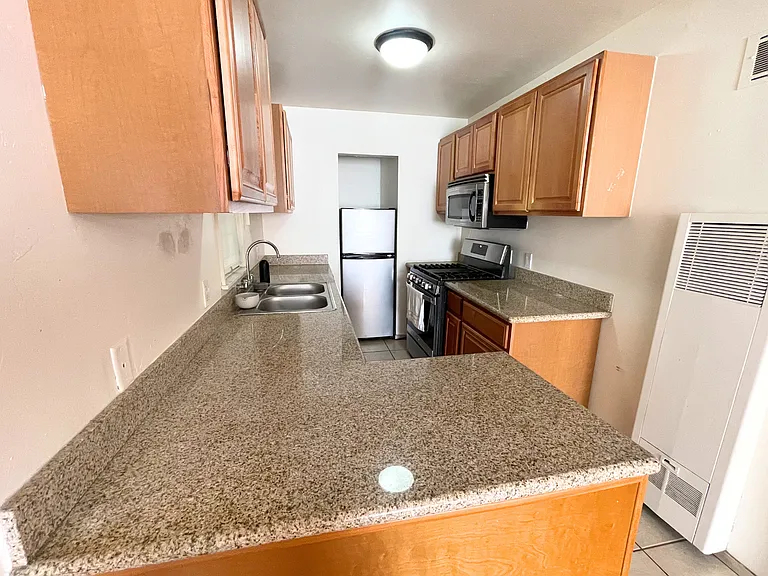 2415 1st Ave — Photo 13
