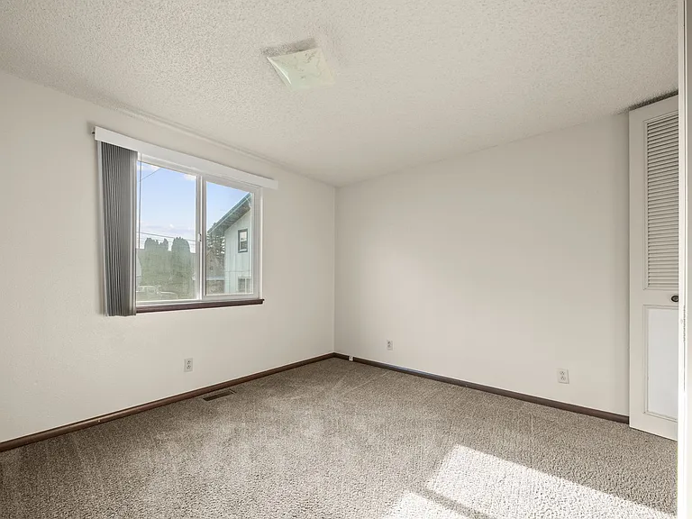 301 Jefferson Ave — Photo 8