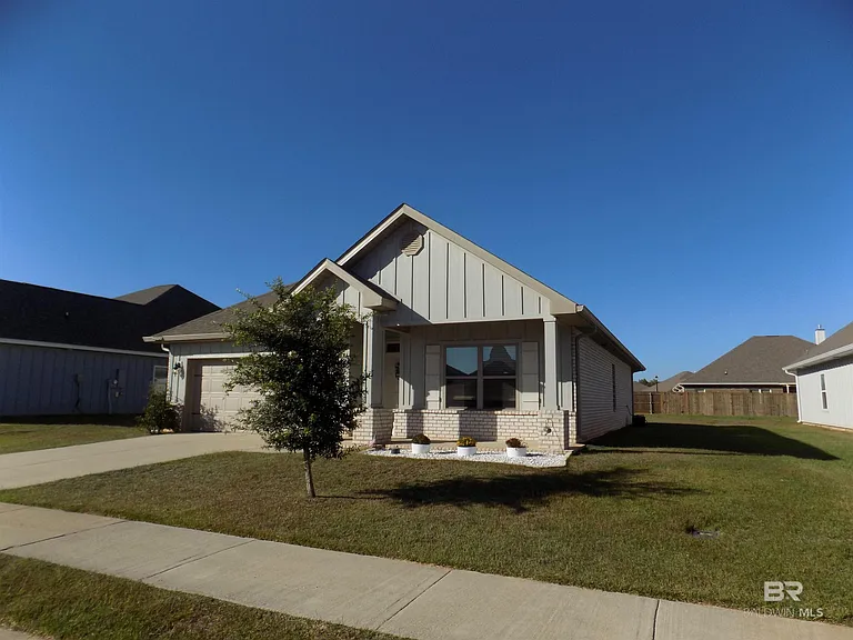 22928 Lieutenant Ave — Photo 1