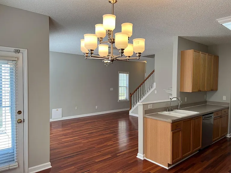 2424 Bay Harbor Dr — Photo 4