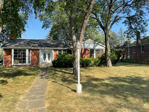 4N261 Pine Grove Ave, Bensenville, IL 60106