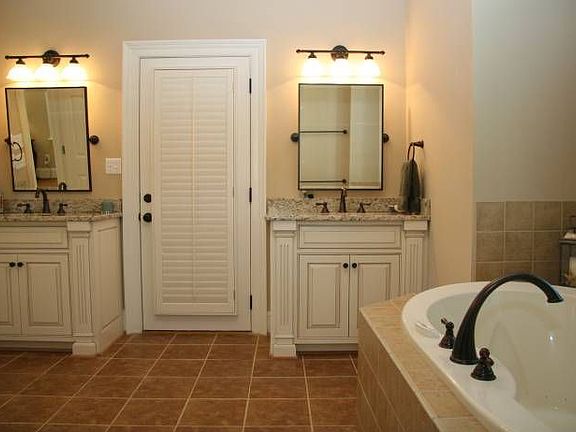 3rd image of 225 Cragmont Cir