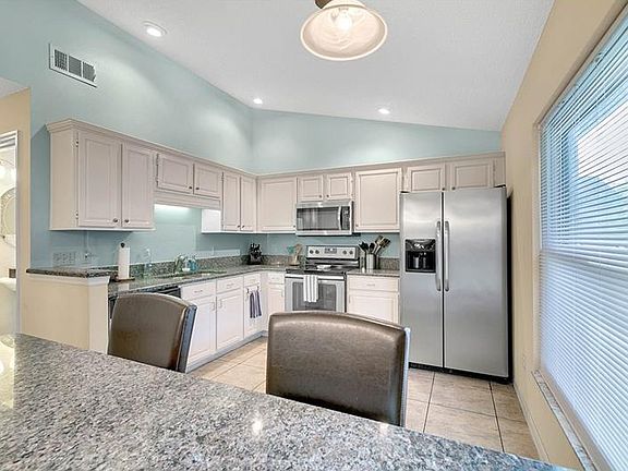 4th image of 3011 E Beaumont Ln