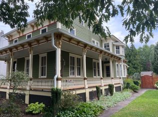 37 4th St, Frenchtown, NJ 08825