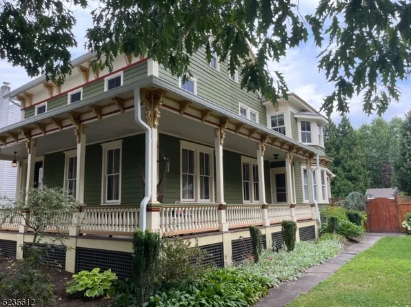 37 4Th St, Frenchtown Boro, NJ 08825