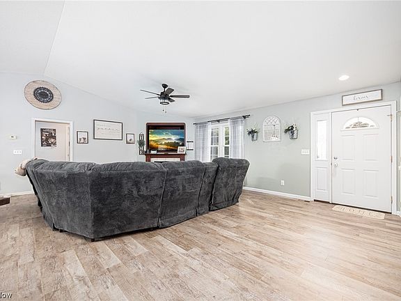3rd image of 5400 Pine Valley Dr