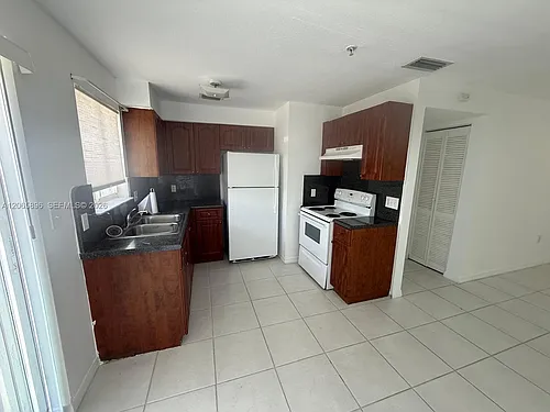 1453 SW 3rd St #303 Photo 1 1453 SW 3rd St #303 Photo 1