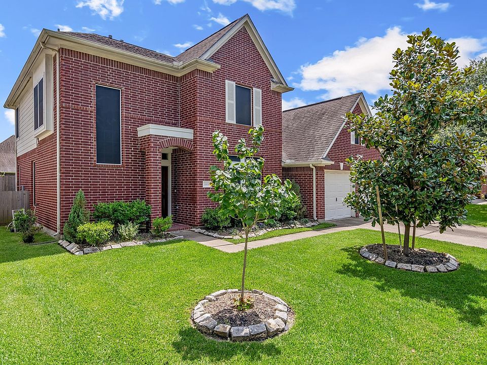 1st image of 1819 Oakwood Court Dr