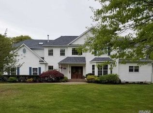 35 Hilltop Ln, Manorville, NY 11949
