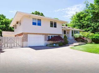 9 Byron Ln, Bethpage, NY 11714