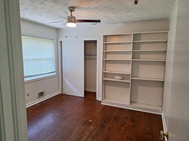 286 Greencrest Dr — Photo 5