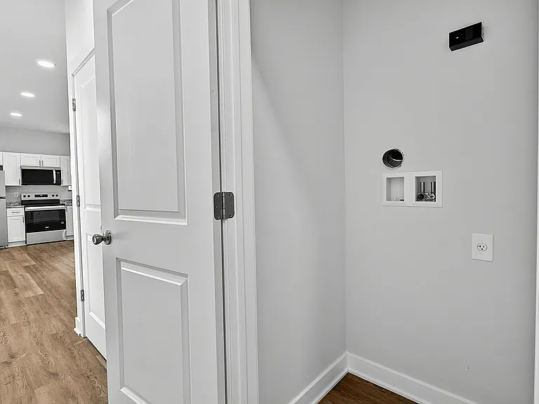 3947 Rookwood Ave #B — Photo 24