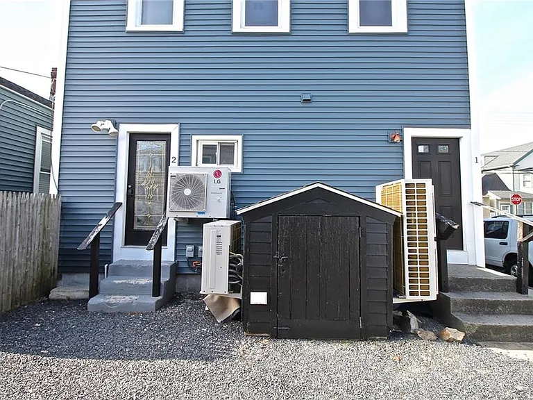 668 Thames St #2 — Photo 38
