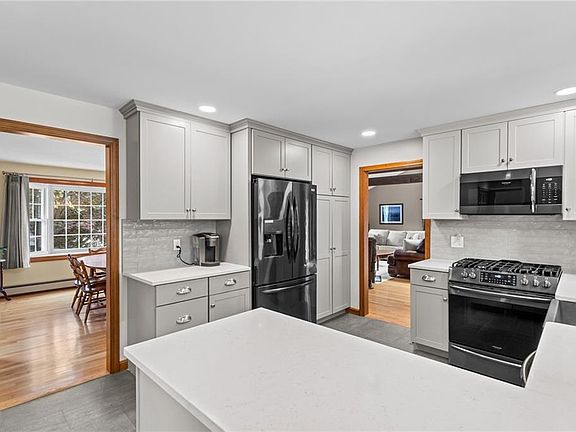 5th image of 157 Tara Ln