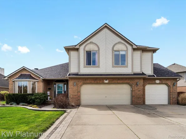 46891 Edgewater Dr, Macomb, MI 48044