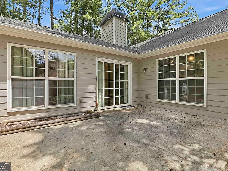 518 Longwood Ln — Photo 31