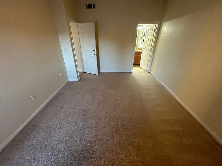 4400 S Jones Blvd #2052 — Photo 16