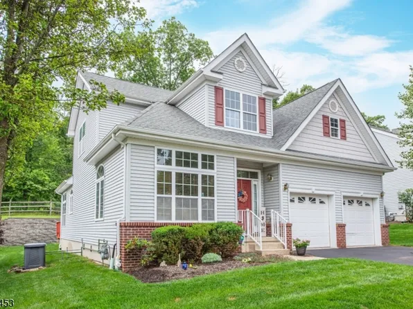 103 Ondish Ct, Mount Arlington Boro, NJ 07856