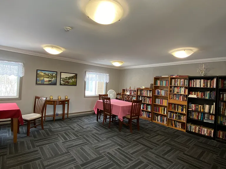 35 Tiffany Ln — Photo 6