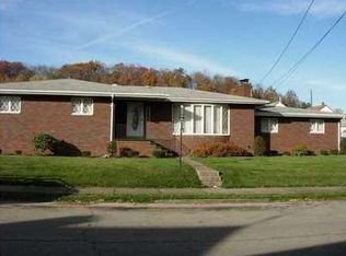 200 Hazel Ave, Ellwood City, PA 16117